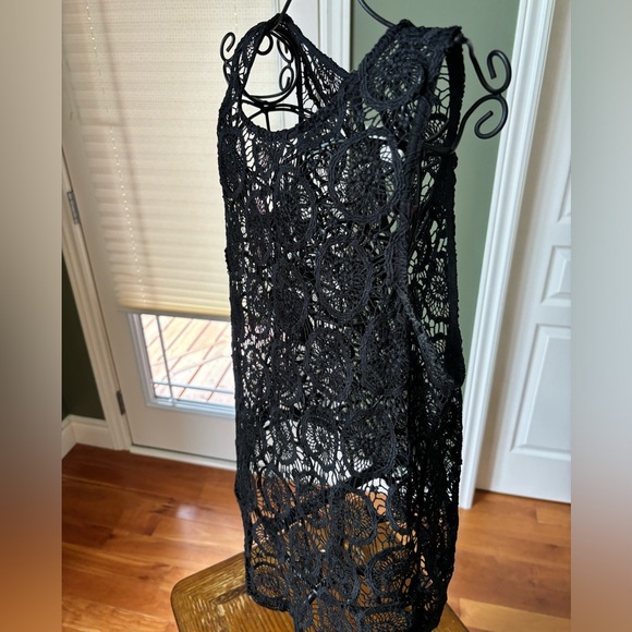 Size small, beautiful lace, crocheted, RW and Company tank top. - Picture 4 of 8